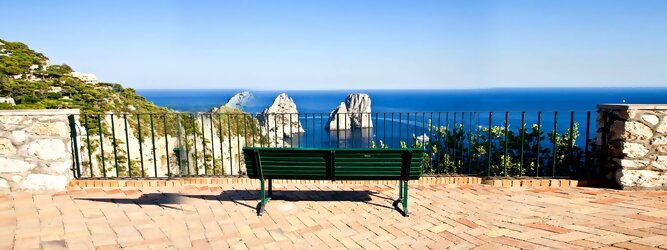Trip Kreuzfahrt Reiseideen Kreuzfahrten - Capri ist eine blühende Insel mit weißen Gebäuden, die einen schönen Kontrast zum tiefen Blau des Meeres bilden. Die durchschnittlichen Frühlings- und Herbsttemperaturen liegen bei etwa 14°-16°C, die besten Reisemonate sind April, Mai, Juni, September und Oktober. Auch in den Wintermonaten sorgt das milde Klima für Wohlbefinden und eine üppige Vegetation. Die beliebtesten Orte für Capri Ferien, locken mit besten Angebote für Hotels und Ferienunterkünfte mit Werbeaktionen, Rabatten, Sonderangebote für Capri Urlaub buchen.