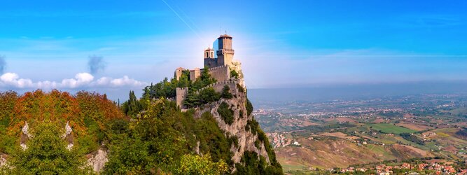 Pauschalurlaub<br>- San Marino – Hol ihn dir – den heißbegehrten Einreise-Stempel von San Marino. Nimm deinen Reisepass, besuche die örtliche Tourismusbehörde, hier wird die kleine Trophäe in dein Reisedokument gestempelt, es sieht gut aus und ist eine supertolleserinnerung. Dieses neue Trendy-Reiselust-Souvenir passt ausgezeichnet zu den anderen außergewöhnlichen Stempeln deiner vergangenen Reisen. San Marino ist ein sehr interessanter Zwergstaat, eine Enklave, vollständig von Italien umgeben, eine der ältesten bestehenden Republiken und eines der reichsten Länder der Welt. Die beliebtesten Orte für Ferien in San Marino, locken mit besten Angebote für Hotels und Ferienunterkünfte mit Werbeaktionen, Rabatten, Sonderangebote für San Marino.